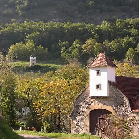 A Montvalent, Proche Rocamadour, Adult Only
